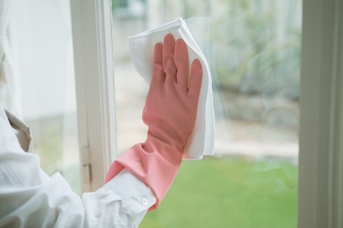 窓に付く主な汚れにはどのようなものがあるでしょうか？