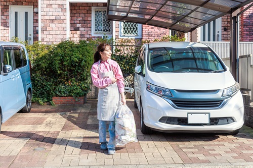 カラスにゴミ置き場を荒らされないためには？