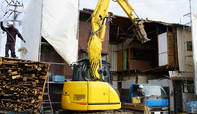建物を解体して土地を売却する場合は解体費用がかかります