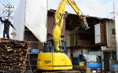 土地売却の解体費用の相場は？解体の判断基準と節税方法を徹底解説