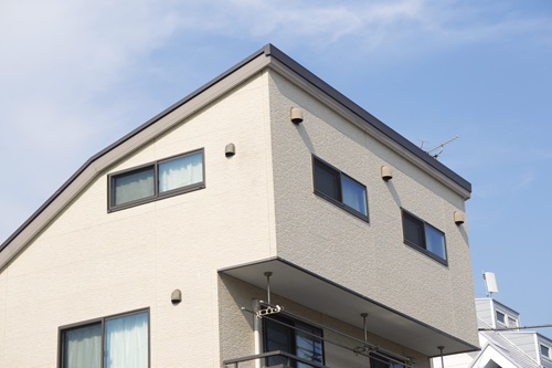 片流れ屋根の構造と特徴を解説します