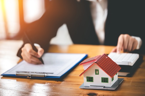 不動産鑑定士の有料査定はどのような内容でしょうか