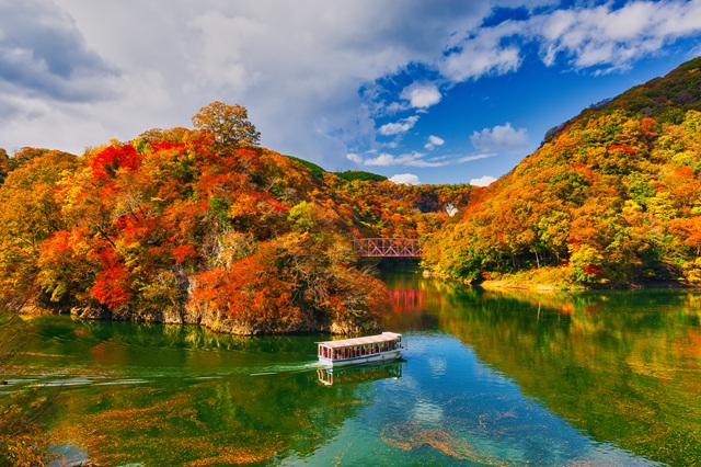 神石高原町と庄原市にまたがる「帝釈峡」。四季折々の自然を感じられるスポットです