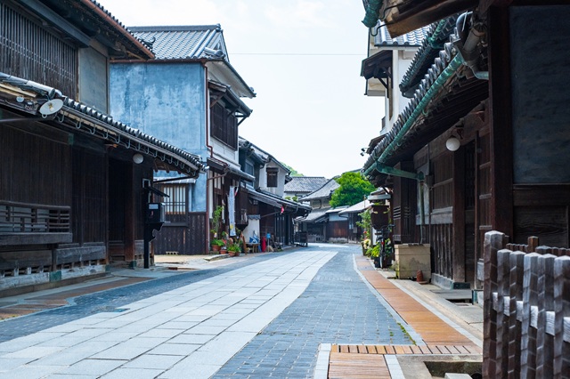 竹原市は、平安時代に京都「下賀茂神社」の荘園として栄え、その面影が残る「安芸の小京都」