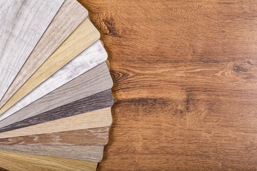 リノリウム材と似た床材の違いをご紹介します