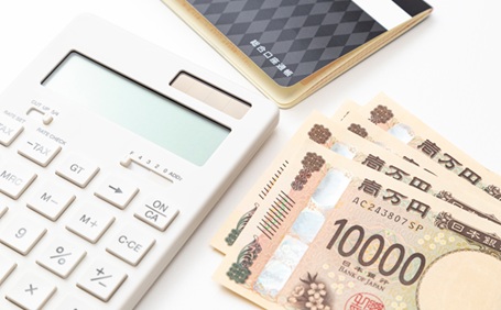 マンション売却の入金はいつ？振り込まれるタイミングと返金対応、住み替えの流れを解説