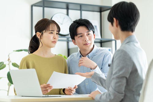 ハウスメーカーの担当者が今月中の契約を押す背景を解説します