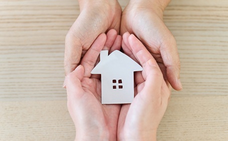 実家売却がつらい理由とやわらげる方法は？売却を成功させるポイントを解説