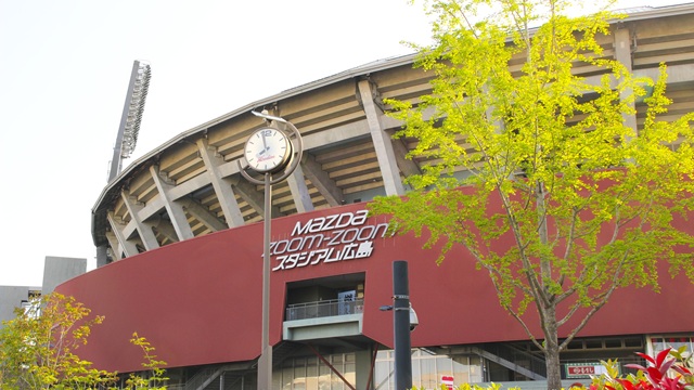 広島東洋カープの試合がある日は多くの人たちで賑わいます