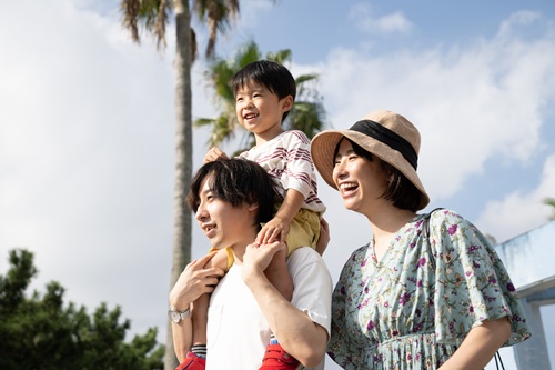 家族で海外など、義実家に行く以外の過ごし方を提案してみるのもおすすめです
