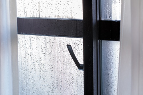雨漏りと結露にはいくつか違いがあります