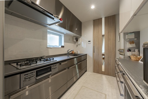 自然素材と先進技術が織りなす、快適＆機能的住まい（出典：(株)高砂建設）