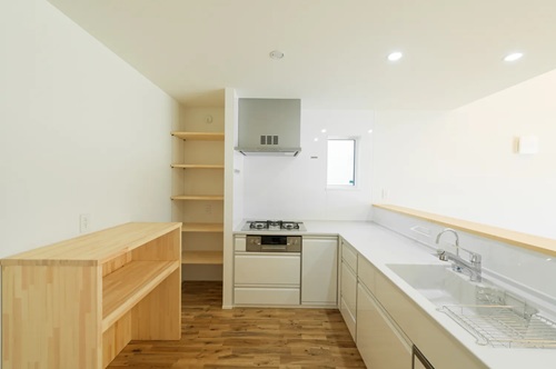 【２階建/４LDK】光と風を取り込む和モダンな平屋～心地よさを追求した暮らしの提案～（出典：(有)石川工務店）