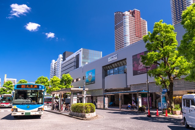 タワーマンションが立ち並ぶ武蔵小杉駅は、住みたい街として人気があります