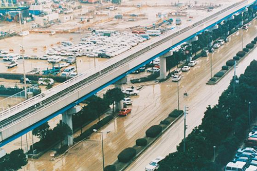 出典：国土交通省ウェブサイト「1995年 兵庫県南部地震の事例（液状化被害の事例）」