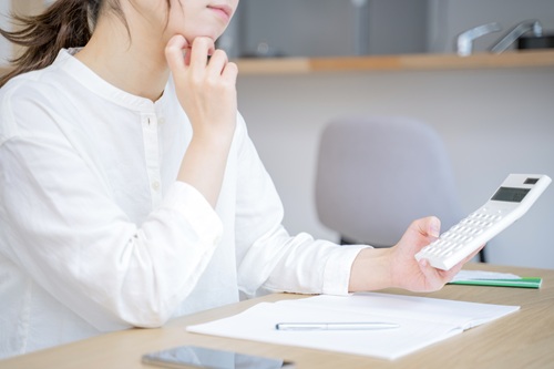 生活費用は毎月いくらかかるでしょうか