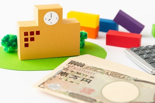学費は毎月いくらかかるでしょうか？
