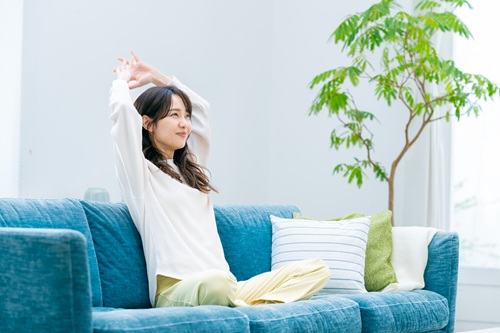 女性一人暮らしの月あたりの生活費は約17万円~19万円