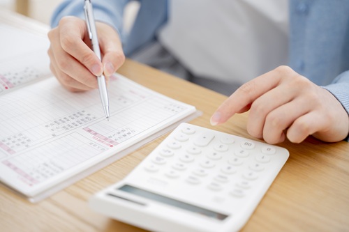 女性一人暮らしで無理なく貯金をするには?