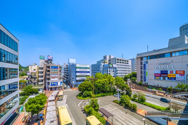区役所など行政施設も駅近に集約された利便性の高い駅です