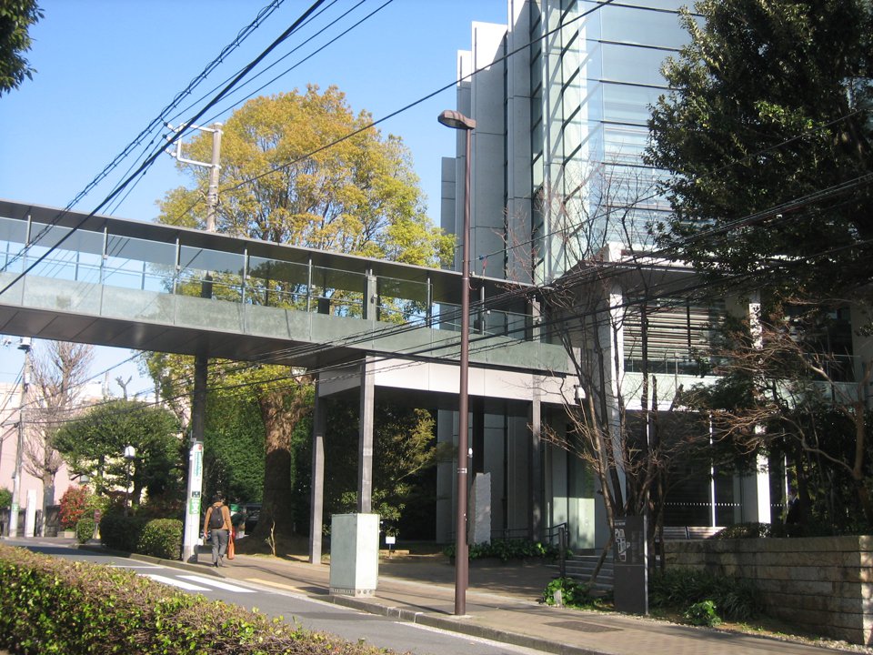 キャンパス入口1（國學院大学渋谷キャンパス）
