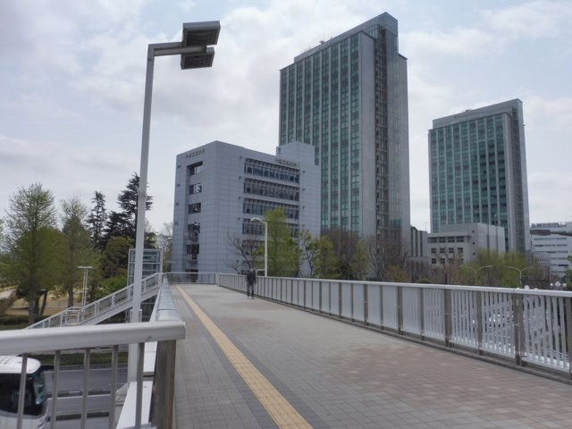 連絡歩道橋（千葉工業大学津田沼キャンパス）