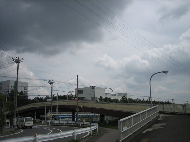 茜浜緑道橋（千葉工業大学新習志野キャンパス）