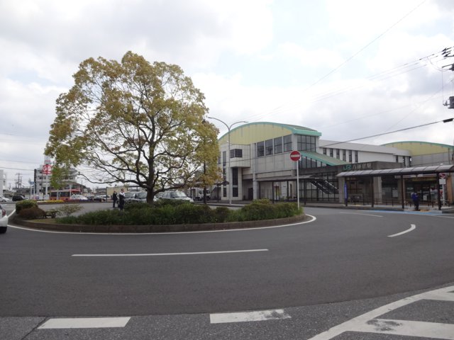八幡宿駅西口（帝京平成大学千葉キャンパス）