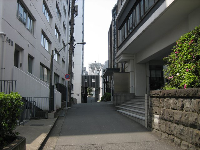キャンパス入口周辺1（東京理科大学神楽坂キャンパス）
