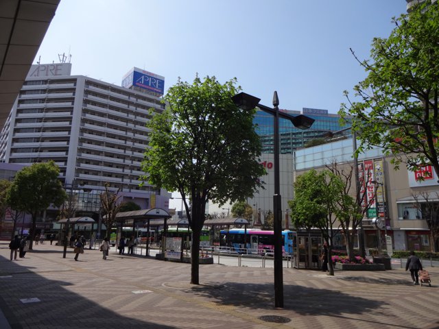 西口駅前（東洋大学赤羽台キャンパス）