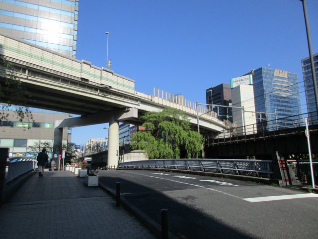 新三崎橋（日本大学経済学部キャンパス）