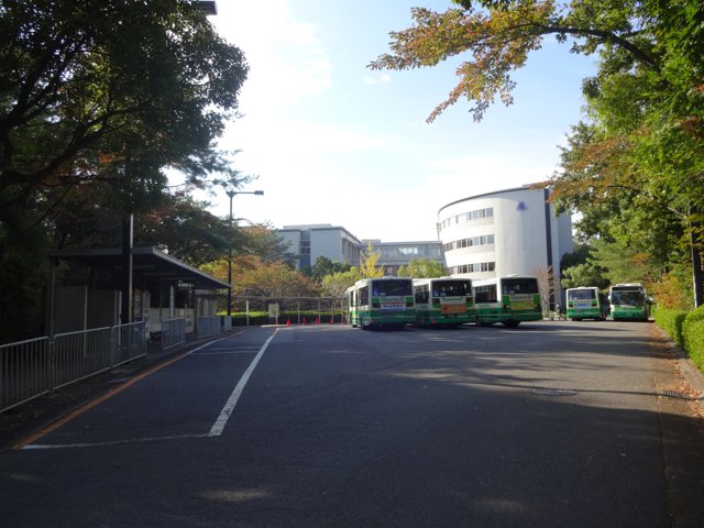「関西大学」バス停（関西大学高槻キャンパス）