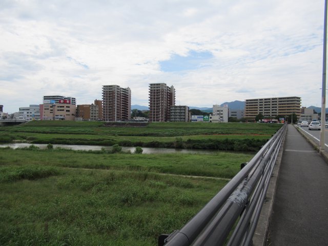 新飯塚橋(遠賀川)（近畿大学福岡キャンパス）