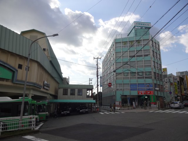 六甲駅（神戸大学鶴甲第１キャンパス）