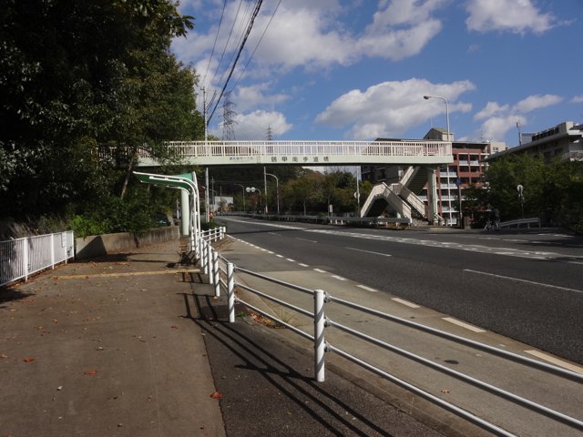「鶴甲南」バス停（神戸大学鶴甲第１キャンパス）