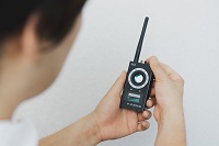 女性も安心！「盗聴器」無料発見サービス