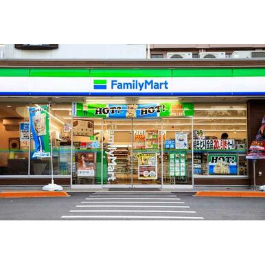 ファミリーマート自然教育園前店 距離:67m