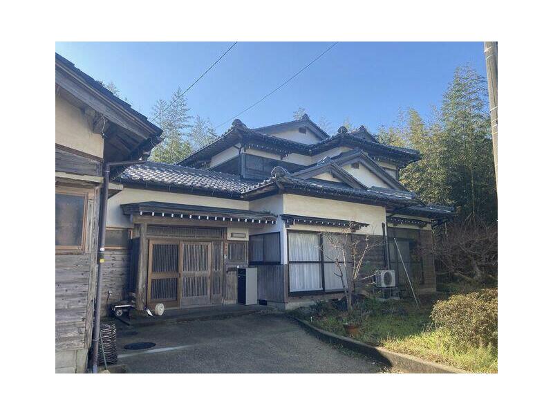 10DK two-story house in Demaha, Hodatsushimizu Town, Hakui District