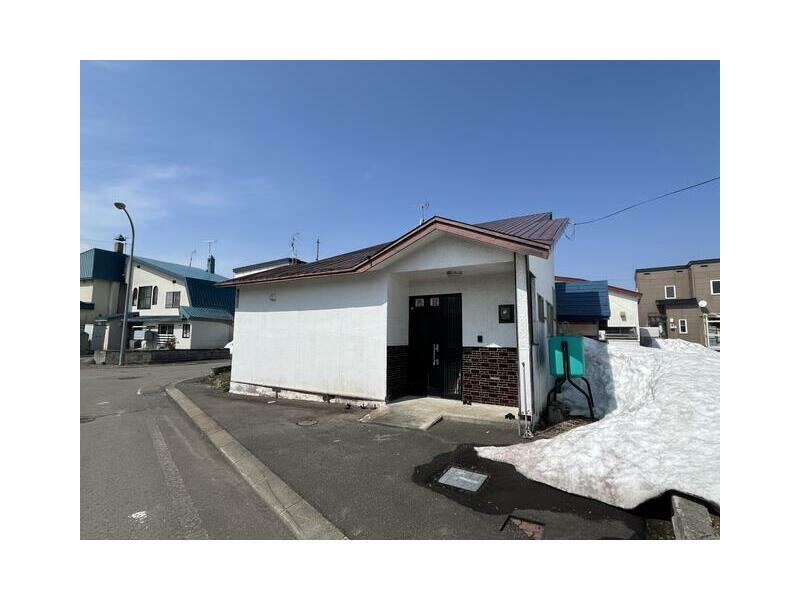 15 minutes on foot from JR Hakodate Main Line "Fukagawa" Station [Bus available] 9 minutes by bus, 5 minutes on foot from Shinko Town stop