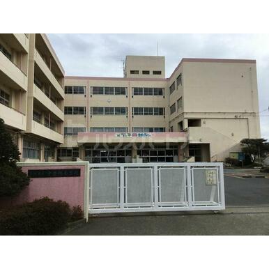 吉川市立中曽根小学校 距離:430m