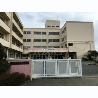 吉川市立中曽根小学校 距離:430m