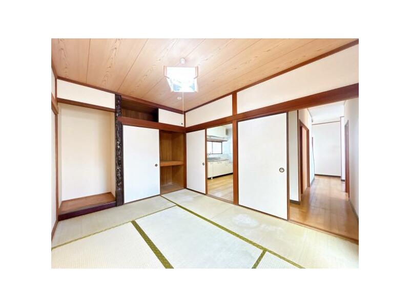 Matsuyama-shi, Matsuyama Naka-Nishigai (Yanagihara Sta.) 2F 4DK

599,000 yen