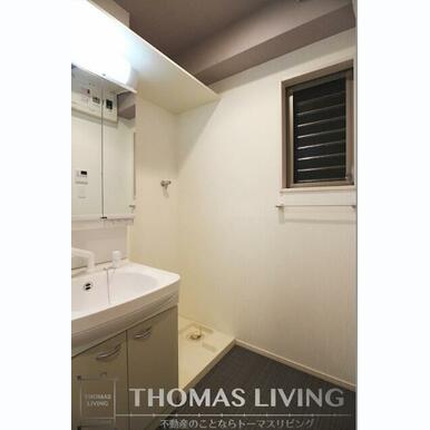 脱衣所のお写真です。