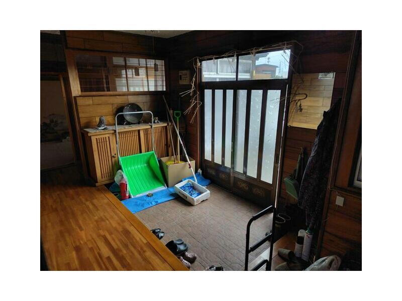 Tsuruta Town, Kitatsugaru District, Oaza Tsuruta, Aza Oizumi (Mutsu-Tsuruta Station) 2-story 4LDK