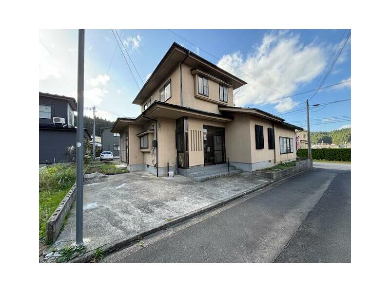 Yurihonjo City, Iwaki Kameda Kameda Town, Kameda Town (Ugo Kameda Station) 2-story building 5LDK