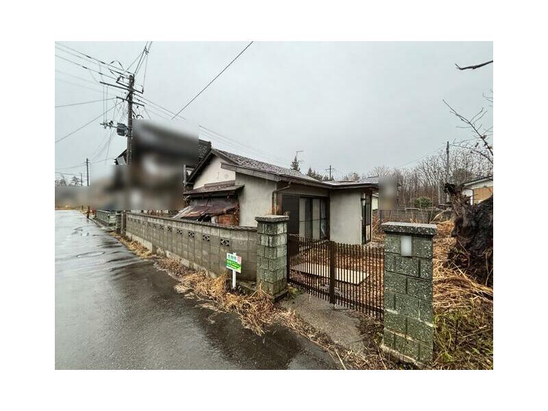 1-minute walk from JR Suigun Line "Yamatsuriyama" Station
