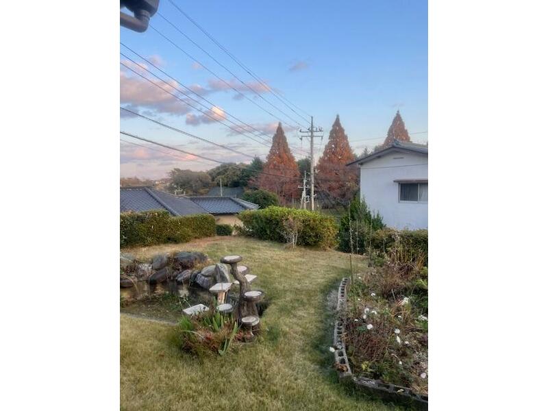 20-minute walk from JR Suigun Line "Shizu" Station