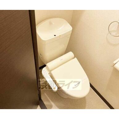 ウォシュレット付きのトイレです