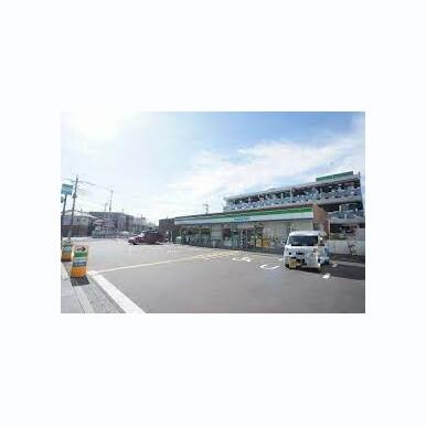 ファミリーマート 錦二丁目店 距離:54m