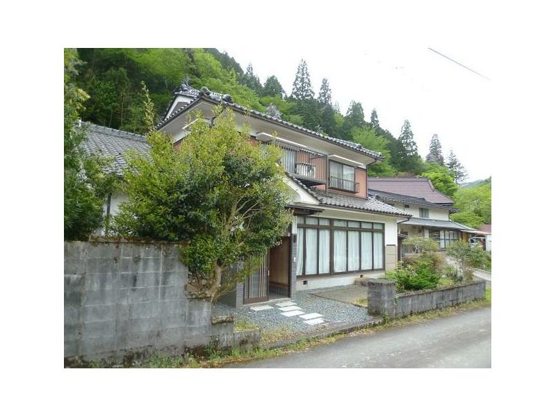 2F 7DK in Kawarada, Ichinomiya-cho, Shiso-city, Shiso

2,000,000 yen